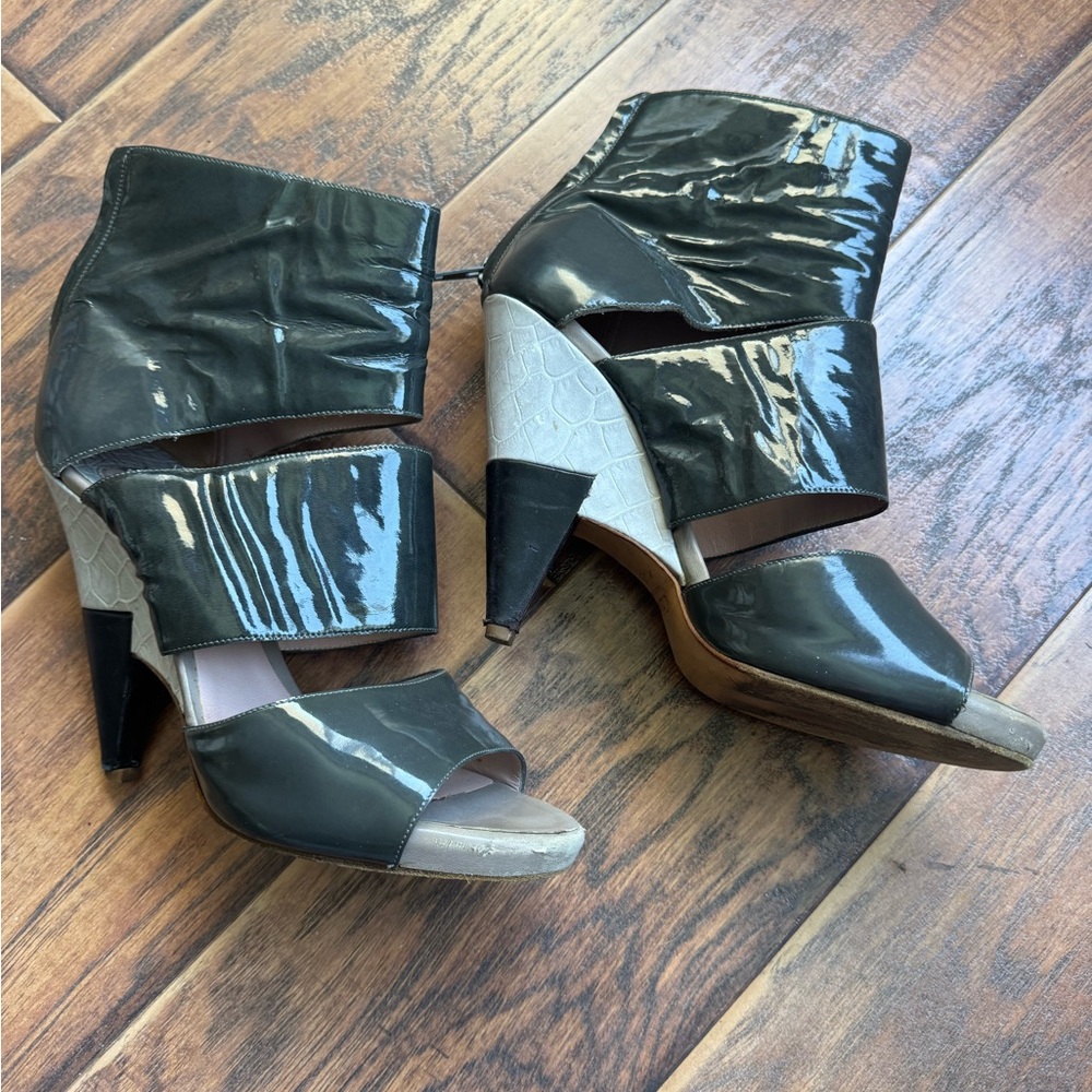CHLOE Peep Toe Geometric Ankle Booties Patent Leather Size 40 / 9